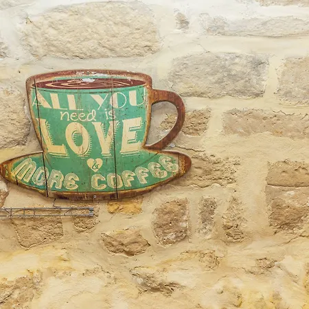 영 앤 해피 라틴 쿼터 바이 힙합호스텔스 *