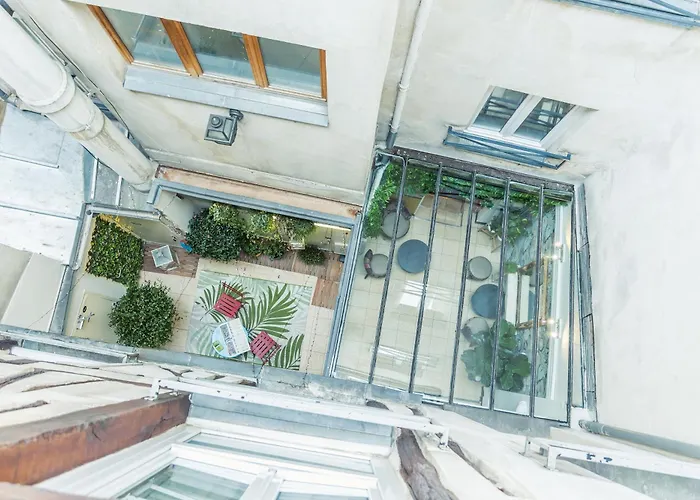 Hostel Young And Happy Latin Quarter By Hiphophostels *