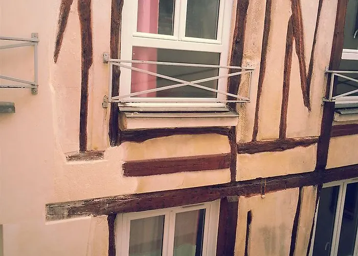 Hostel Young And Happy Latin Quarter By Hiphophostels Paris