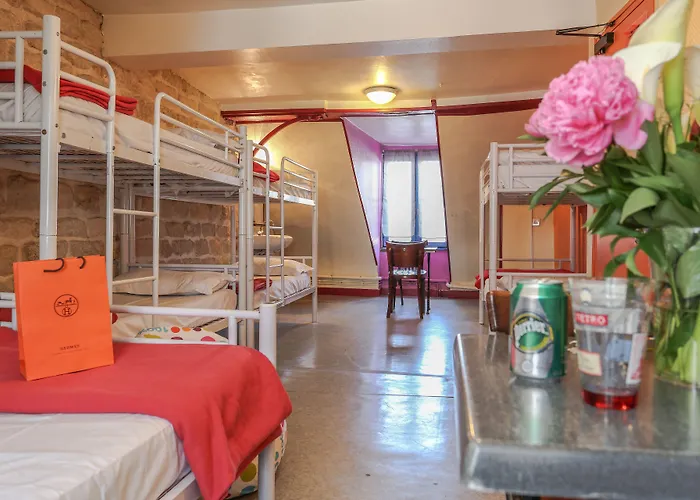 Young And Happy Latin Quarter By Hiphophostels * Paris