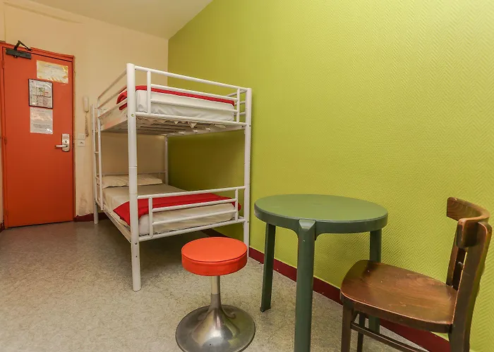 Hostel Young And Happy Latin Quarter By Hiphophostels Paris