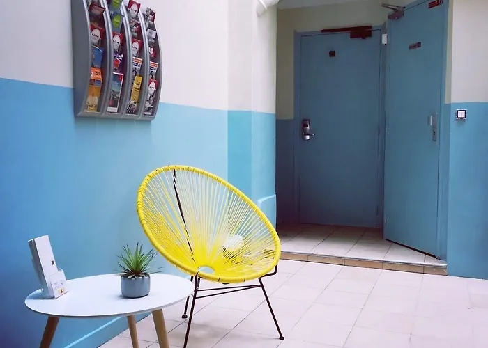 Hostel Young And Happy Latin Quarter By Hiphophostels