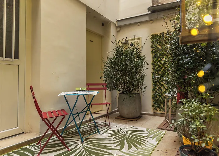Hostel Young And Happy Latin Quarter By Hiphophostels