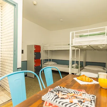 Hostal Young And Happy Latin Quarter By Hiphophostels París