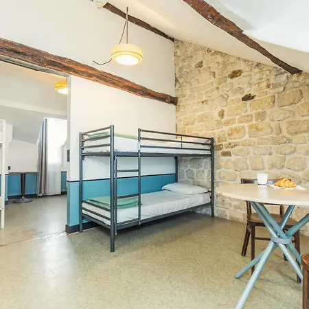 Young And Happy Latin Quarter By Hiphophostels París