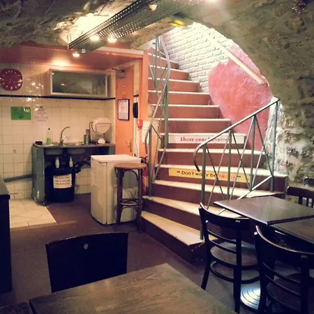 Young And Happy Latin Quarter By Hiphophostels París