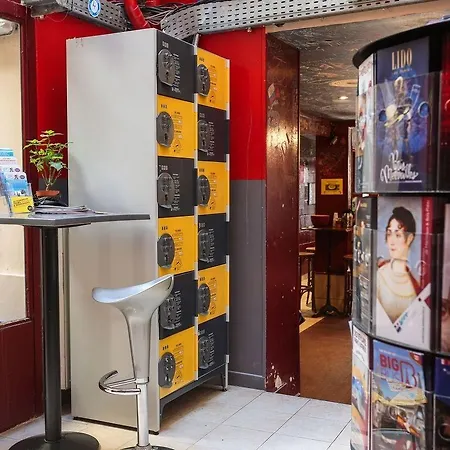 Young And Happy Latin Quarter By Hiphophostels Hostal